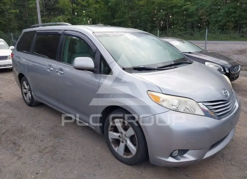 2011 Toyota SIENNA photo