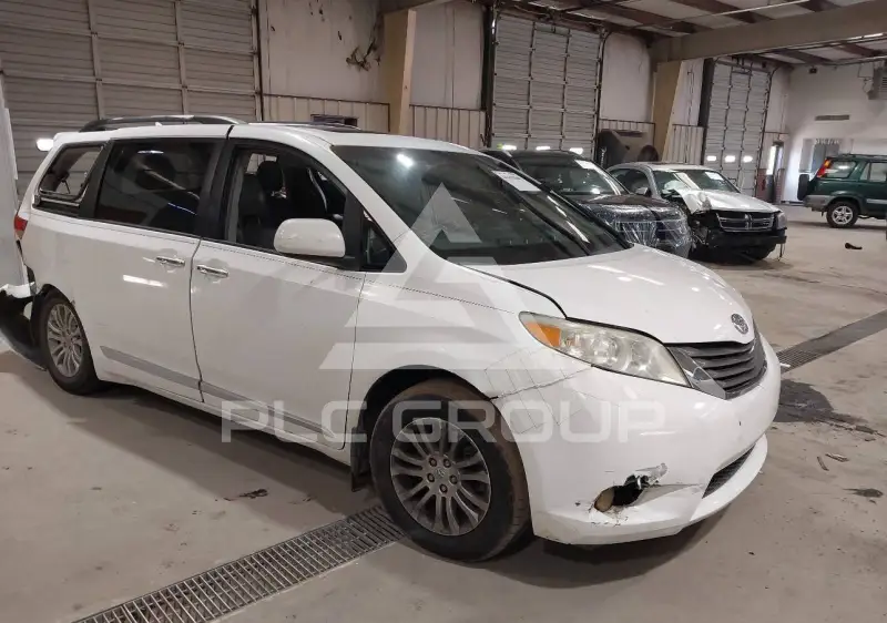 2011 Toyota SIENNA фото