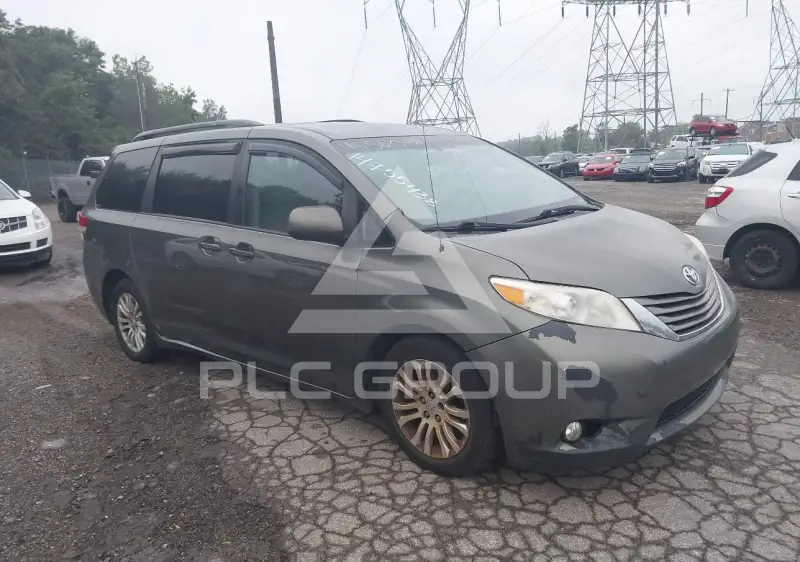 2011 Toyota SIENNA фото