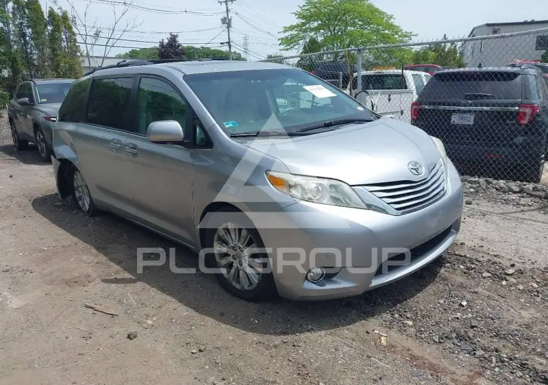 2011 Toyota SIENNA photo