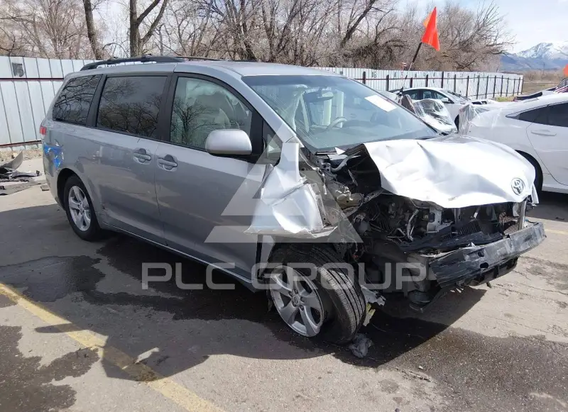 2011 Toyota SIENNA фото