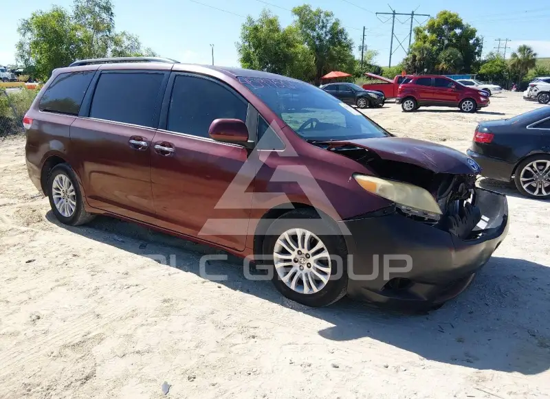 2011 Toyota SIENNA фото