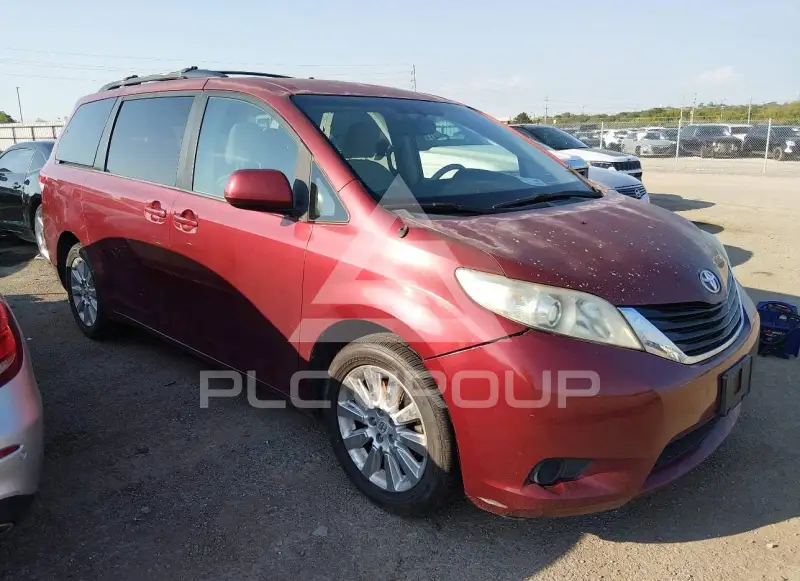 2011 Toyota SIENNA фото