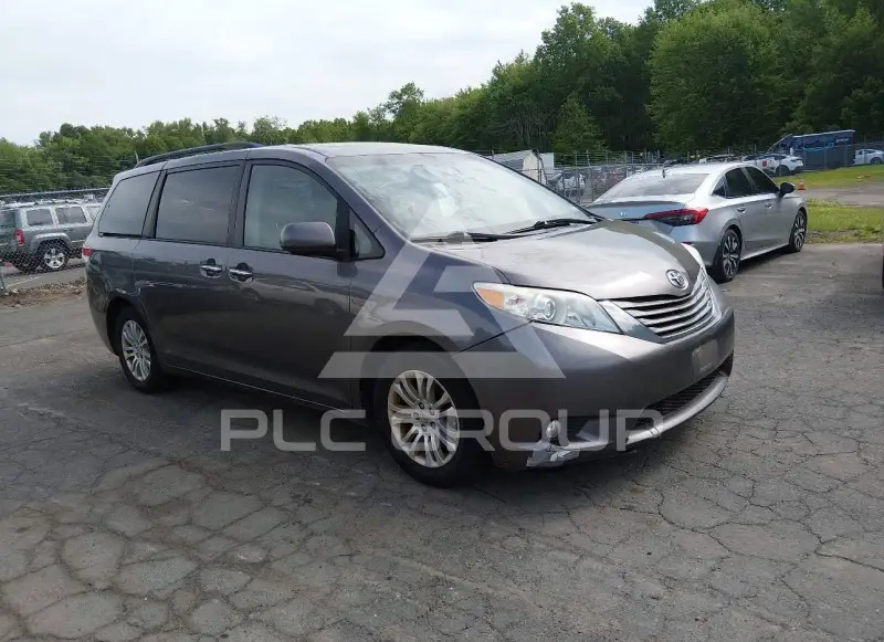 2011 Toyota SIENNA photo