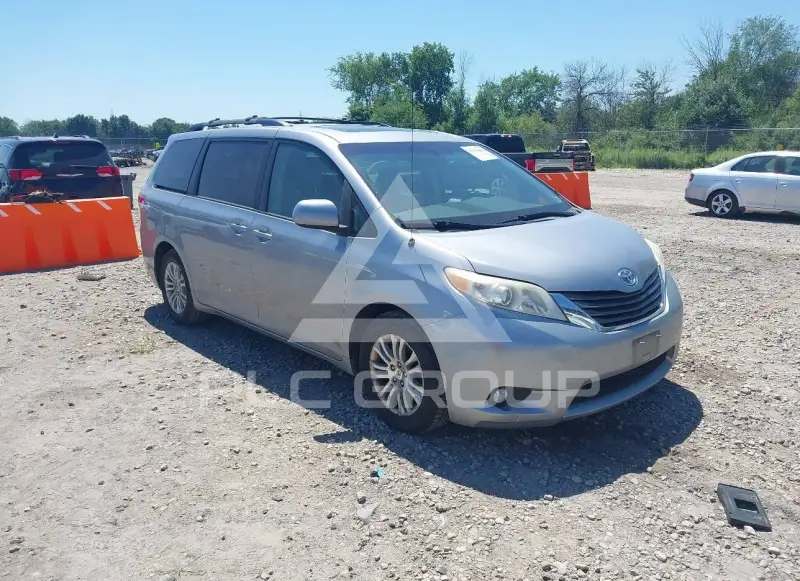 2011 Toyota SIENNA фото
