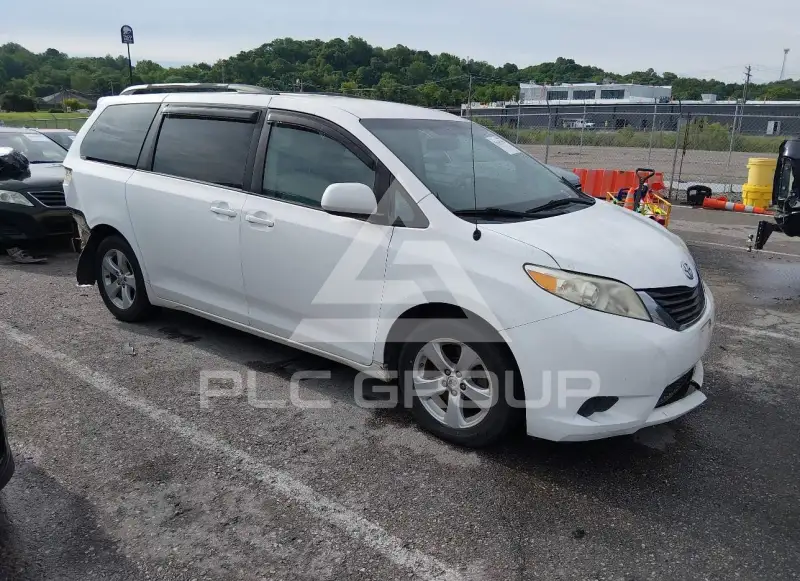 2011 Toyota SIENNA фото