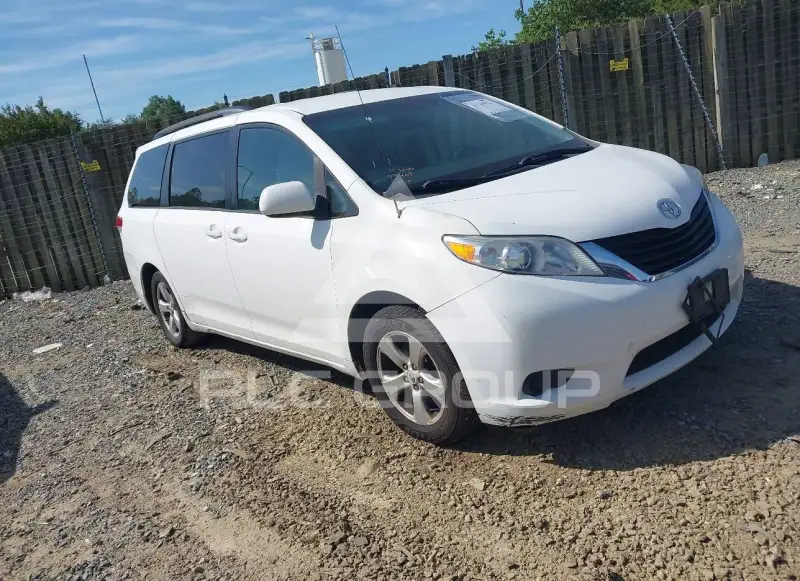 2011 Toyota SIENNA фото
