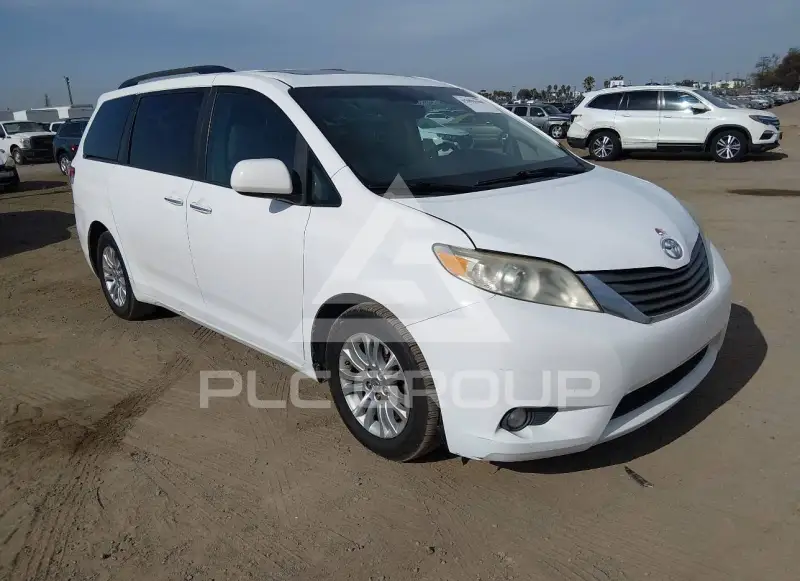 2011 Toyota SIENNA фото