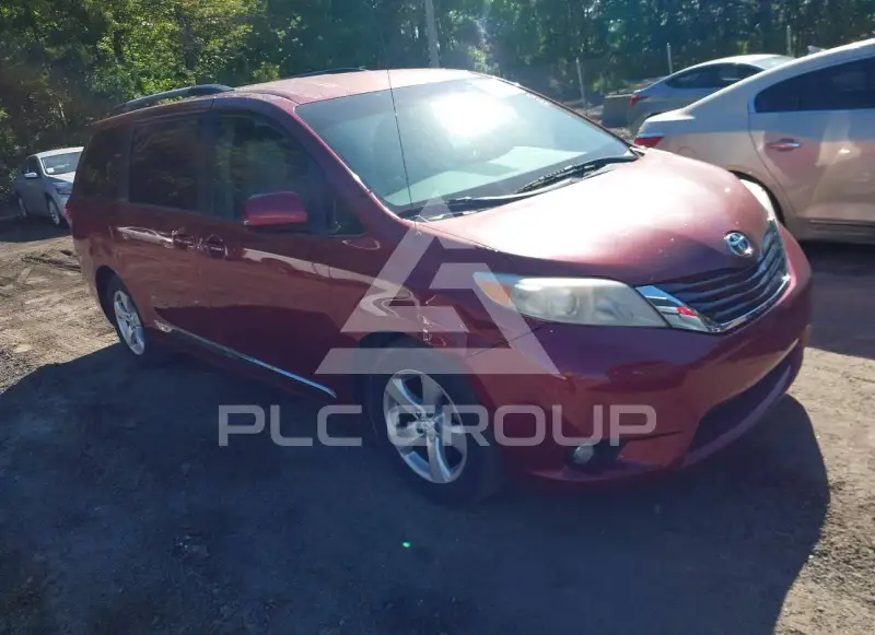 2011 Toyota SIENNA фото