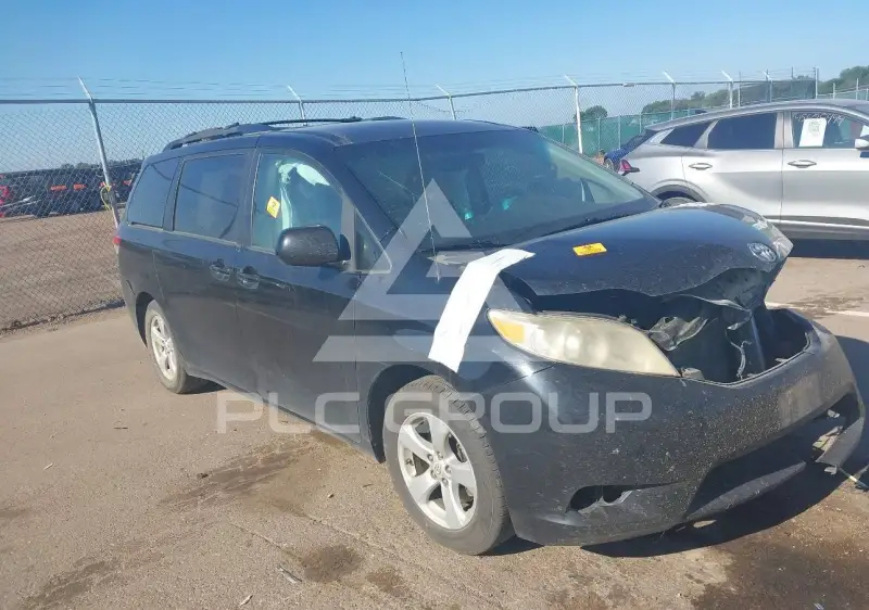2011 Toyota SIENNA фото