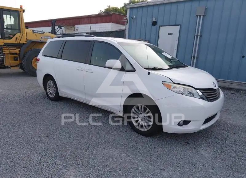 2011 Toyota SIENNA фото