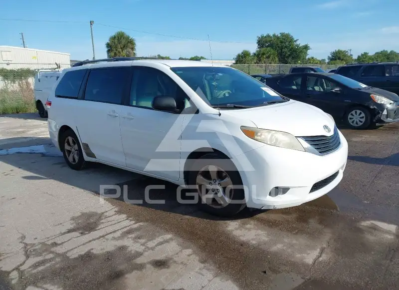 2011 Toyota SIENNA фото