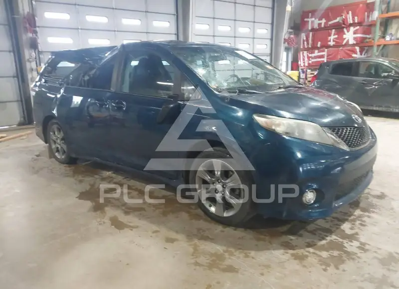 2011 Toyota SIENNA photo