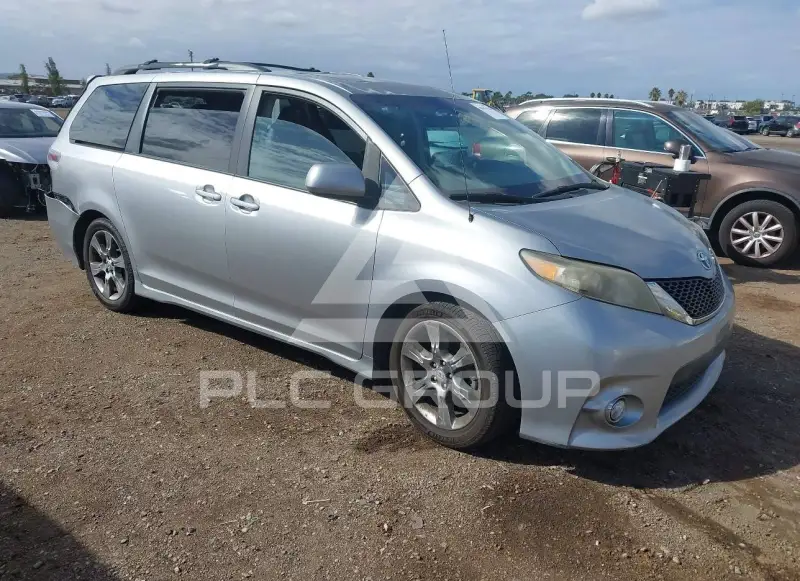 2011 Toyota SIENNA фото