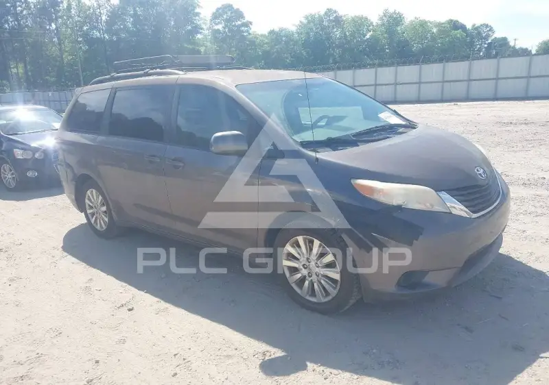 2011 Toyota SIENNA photo