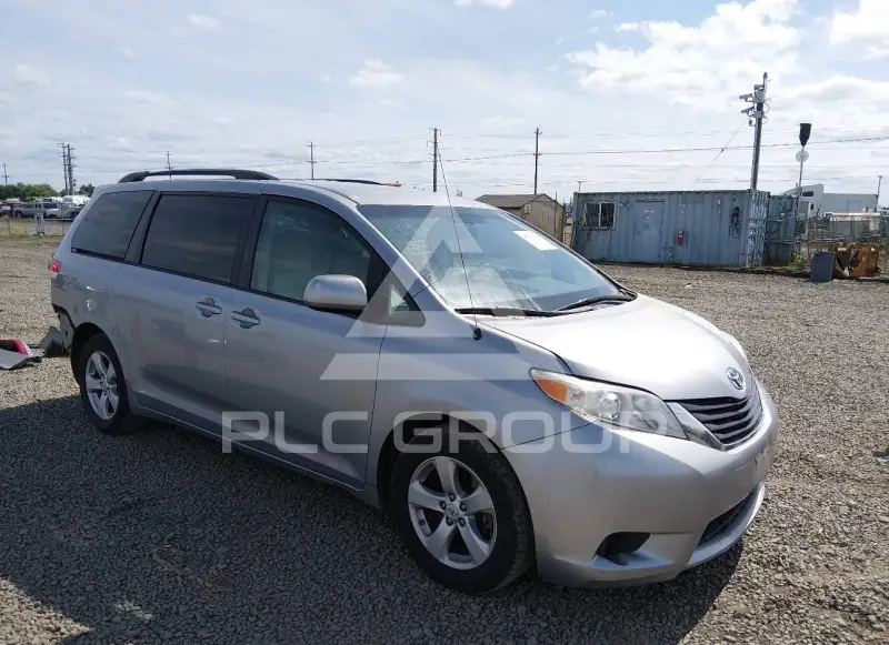 2011 Toyota SIENNA фото