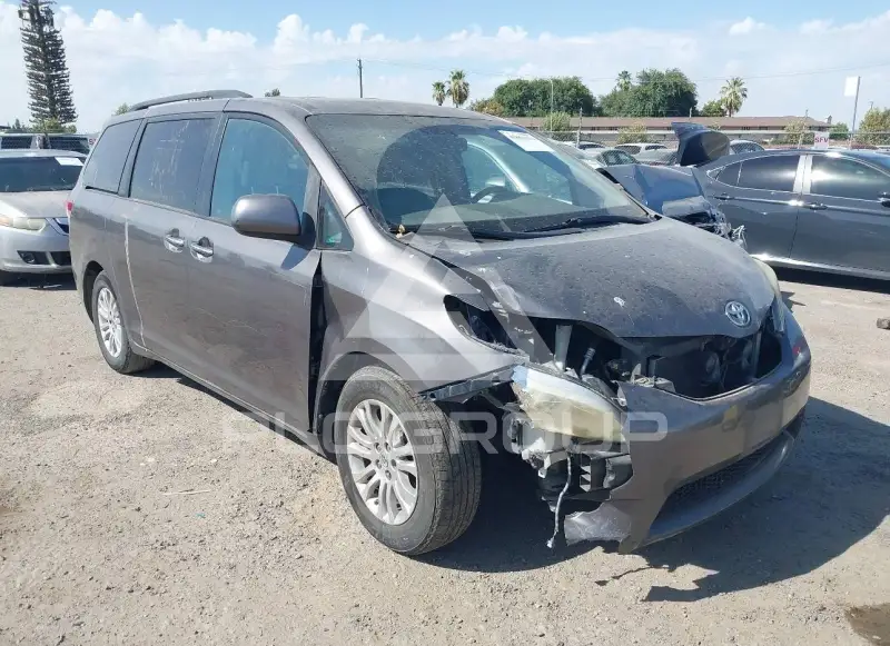 2011 Toyota SIENNA фото