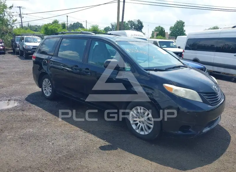 2011 Toyota SIENNA photo
