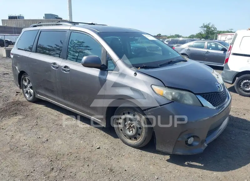 2011 Toyota SIENNA фото