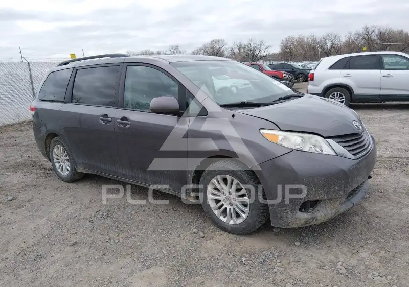 2011 Toyota SIENNA фото