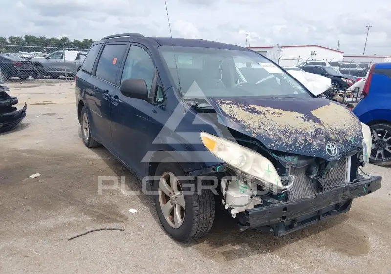 2011 Toyota SIENNA фото