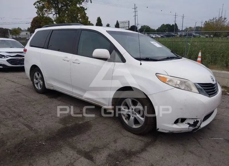 2011 Toyota SIENNA фото