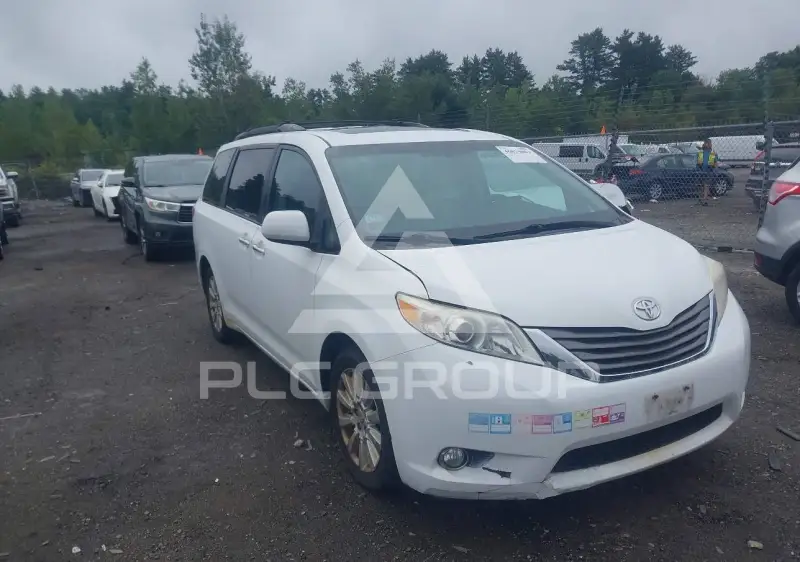 2011 Toyota SIENNA фото
