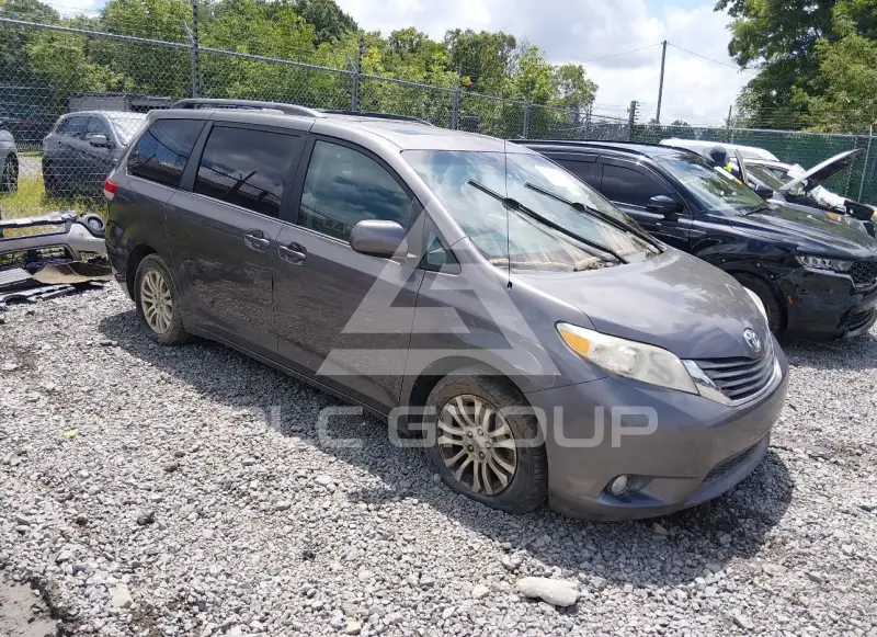 2011 Toyota SIENNA photo