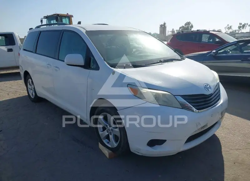 2011 Toyota SIENNA фото