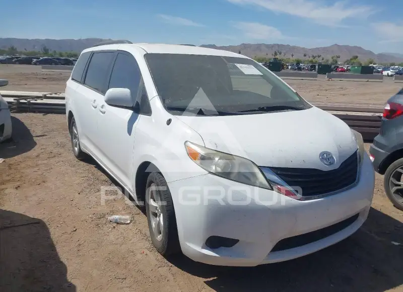 2011 Toyota SIENNA photo