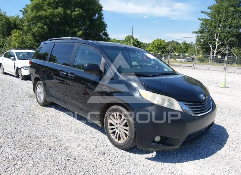 2011 Toyota SIENNA фото