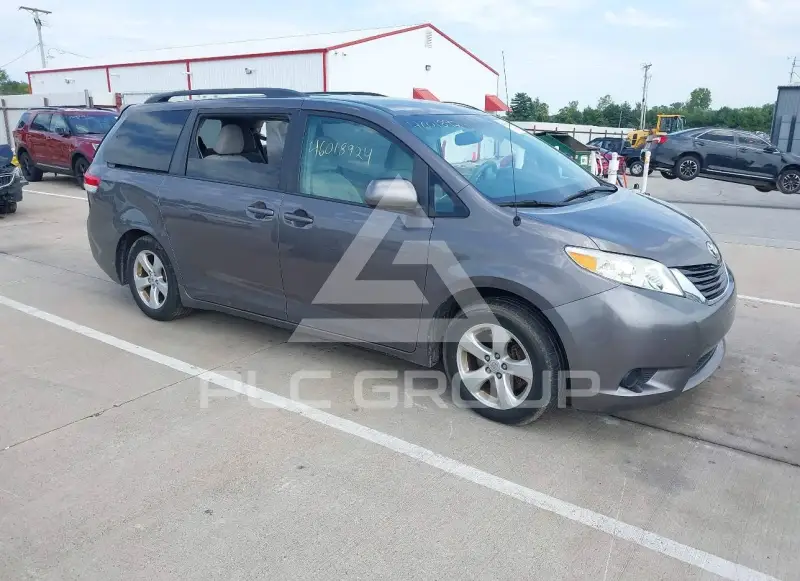 2011 Toyota SIENNA фото