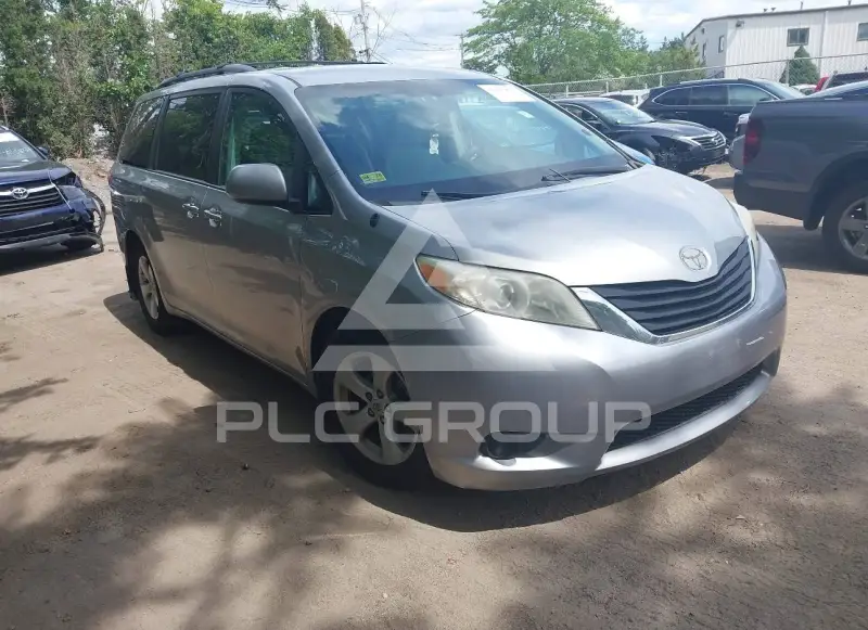 2011 Toyota SIENNA фото