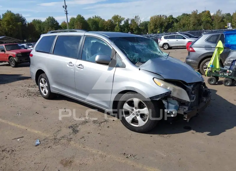 2011 Toyota SIENNA photo