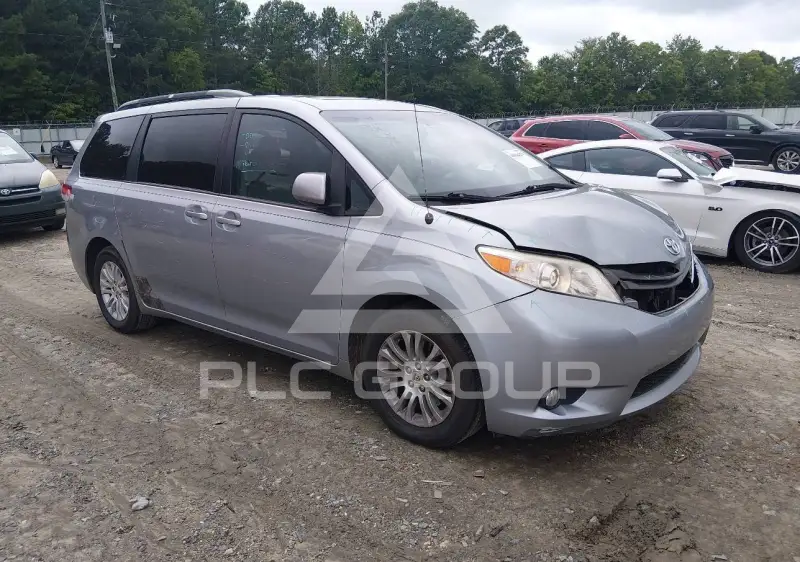 2011 Toyota SIENNA фото