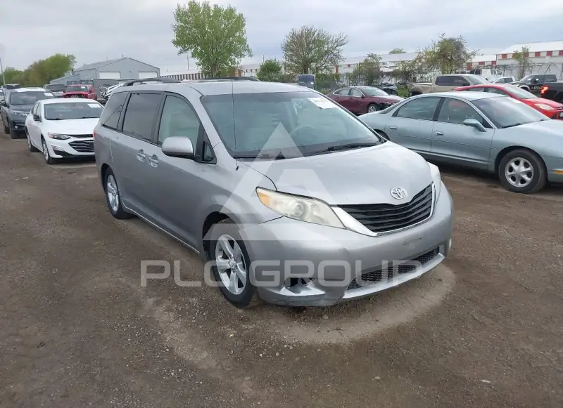 2011 Toyota SIENNA photo