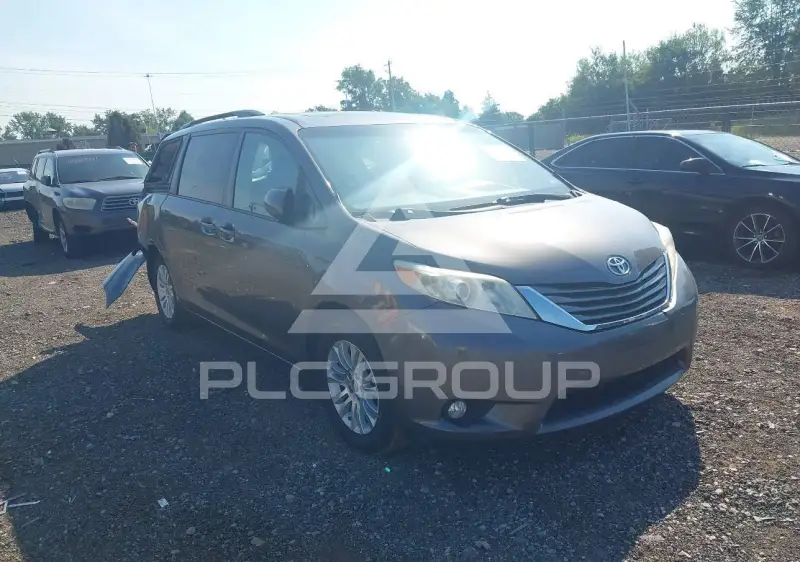 2011 Toyota SIENNA photo