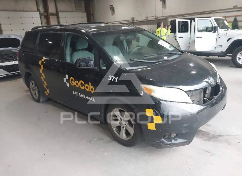 2011 Toyota SIENNA photo