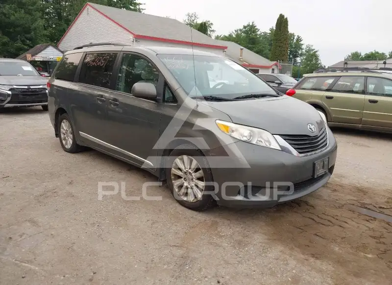 2011 Toyota SIENNA фото
