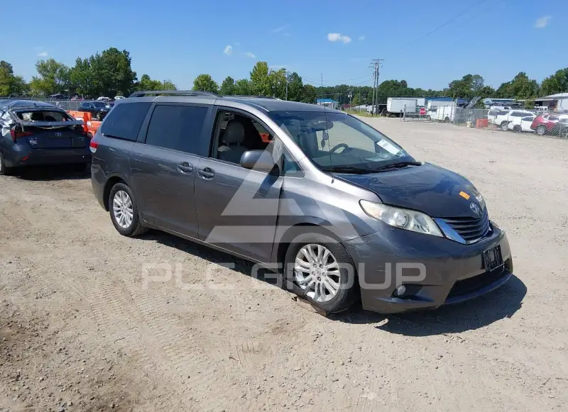 2011 Toyota SIENNA фото