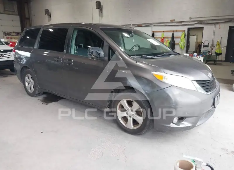 2011 Toyota SIENNA фото