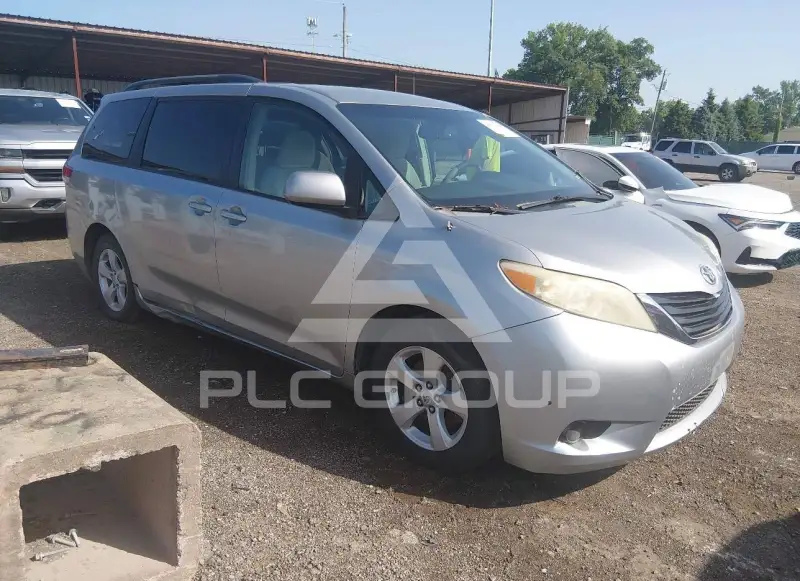 2011 Toyota SIENNA photo