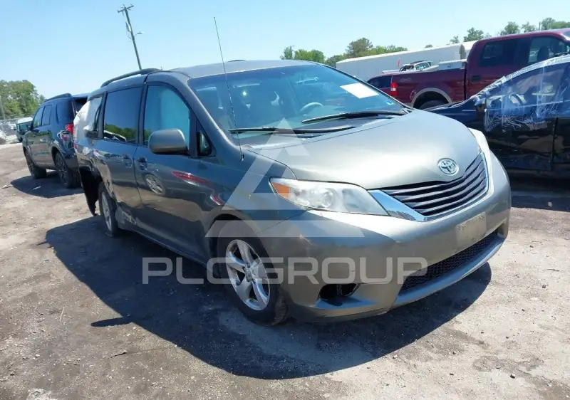 2011 Toyota SIENNA фото