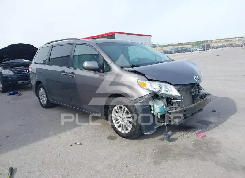 2011 Toyota SIENNA фото