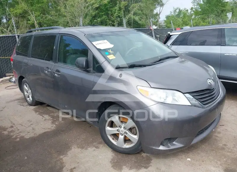 2011 Toyota SIENNA фото