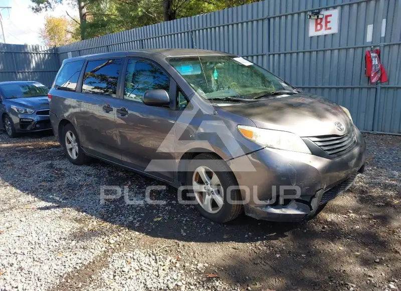 2011 Toyota SIENNA фото
