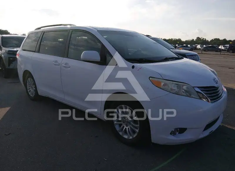 2011 Toyota SIENNA photo