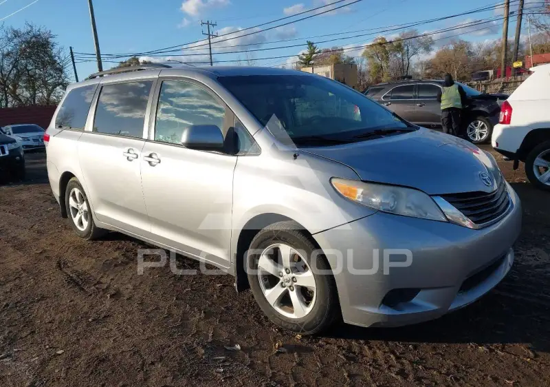 2011 Toyota SIENNA фото