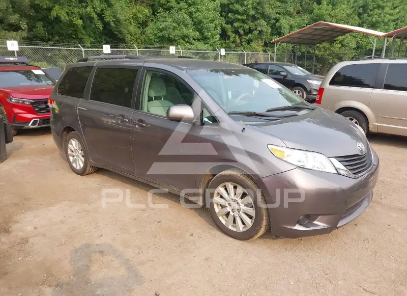 2011 Toyota SIENNA фото