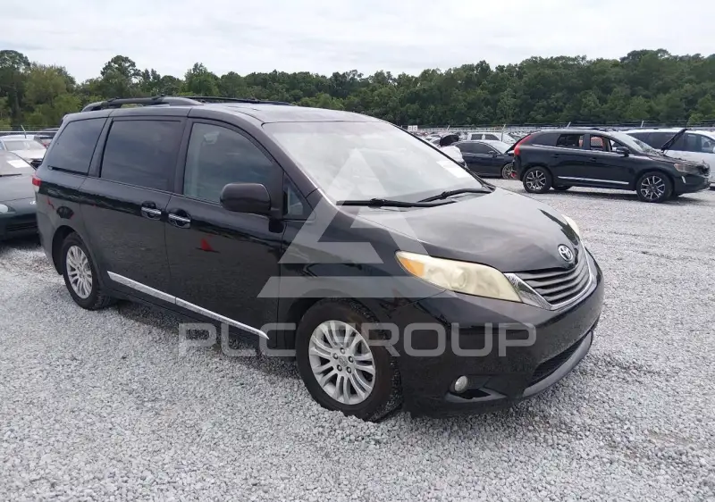 2011 Toyota SIENNA photo